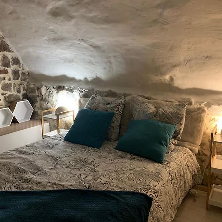 Dans Le Charme De La Pierre Apartment Ла Гард Екстериор снимка