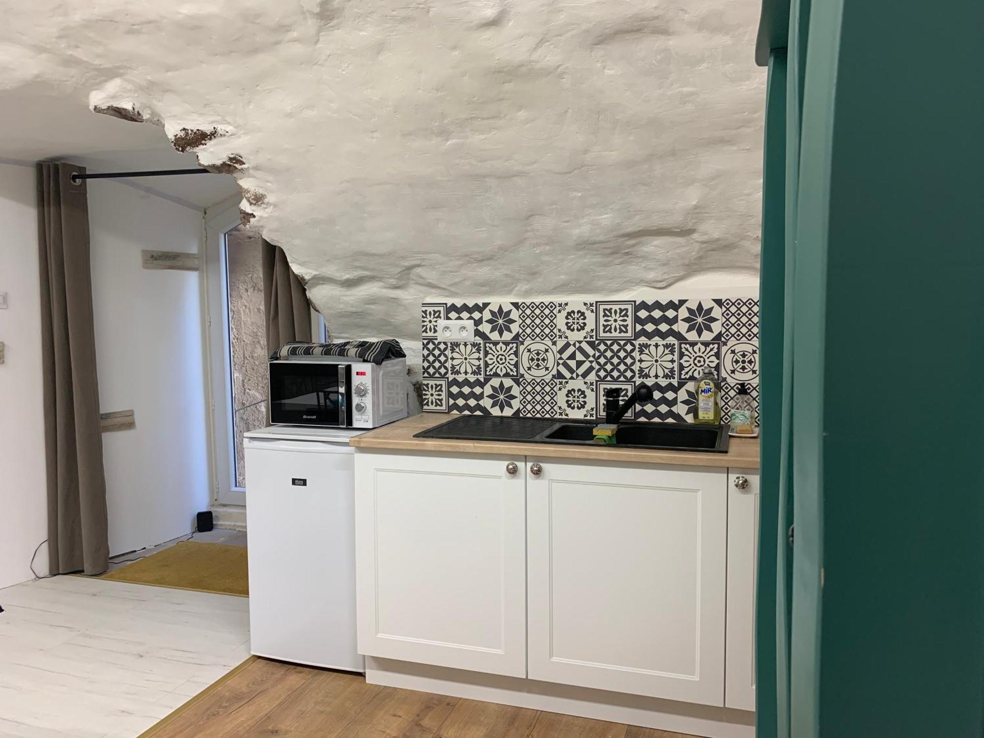 Dans Le Charme De La Pierre Apartment Ла Гард Екстериор снимка